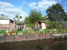 Friendly flowerpot men at Etruria